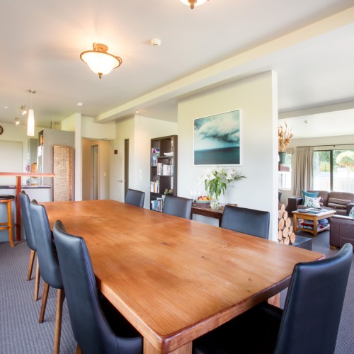 Visit Manuka Lodge 