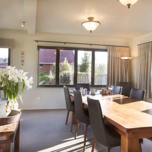 Visit Manuka Lodge 