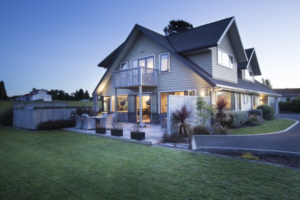 Visit Manuka Lodge