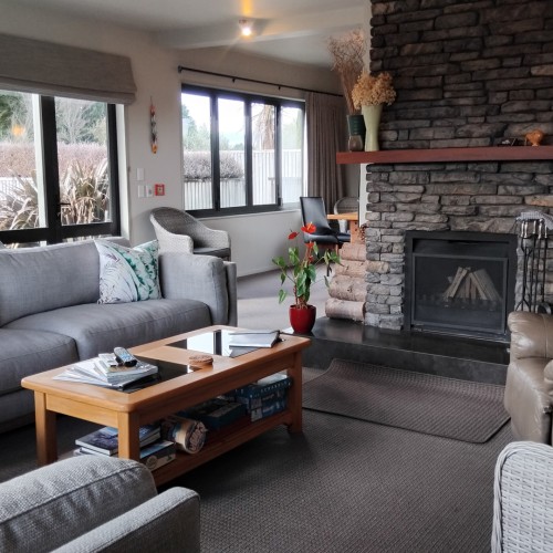 Visit Manuka Lodge 