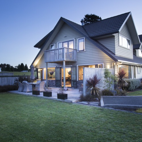 Visit Manuka Lodge 