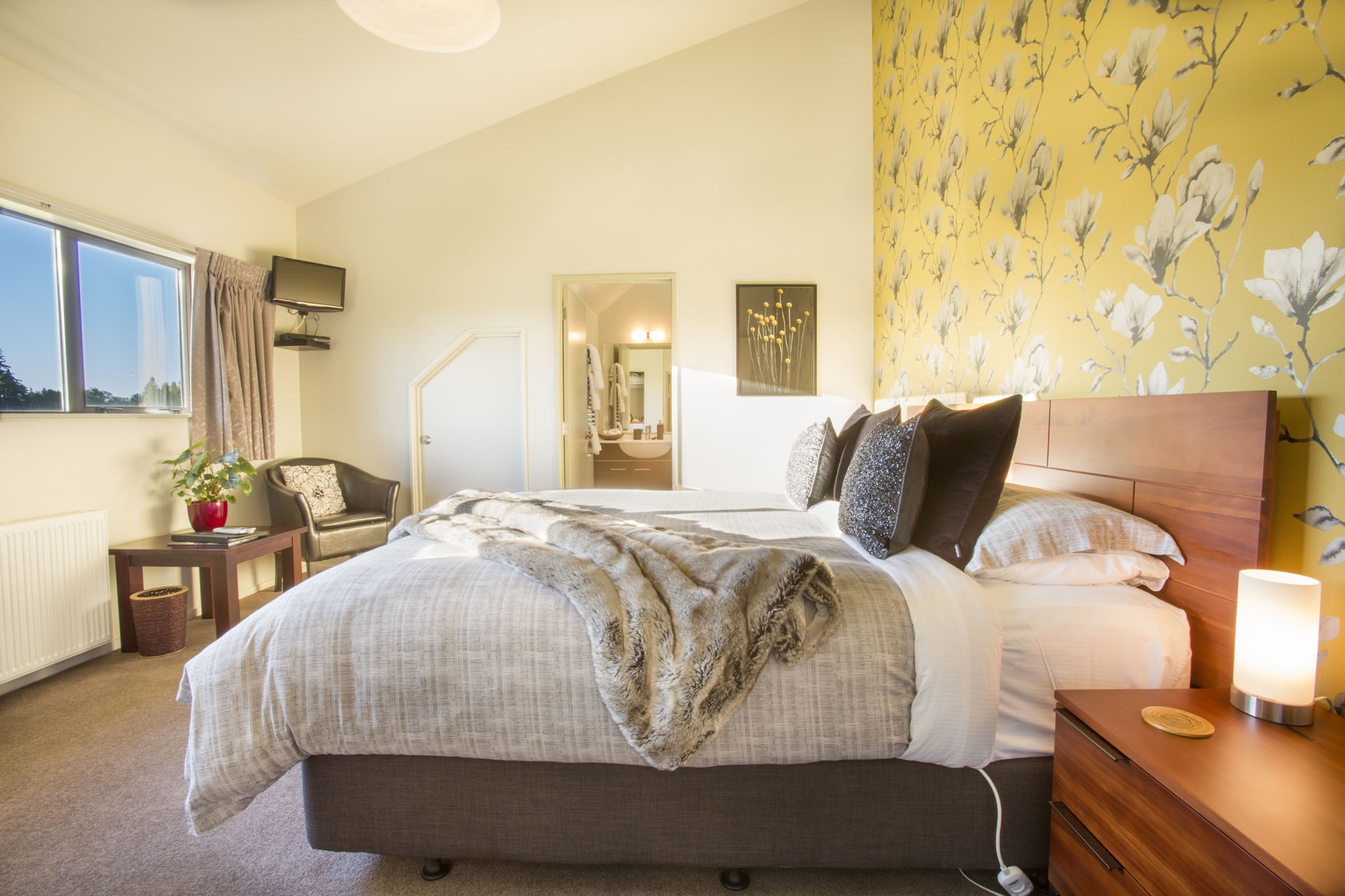 King Bed - Upstairs